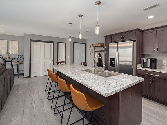 5th image of 440 E Franklin Dr #201