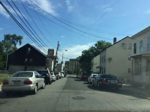 2nd image of 144 Barclay St