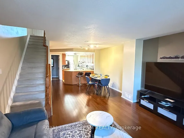 390 Crownridge Dr — Photo 7