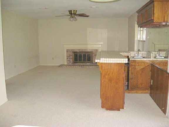4th image of 3511 Hidden Creek Dr