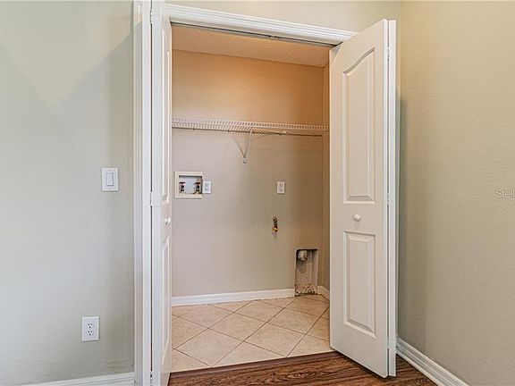 4th image of 2937 Pointeview Dr