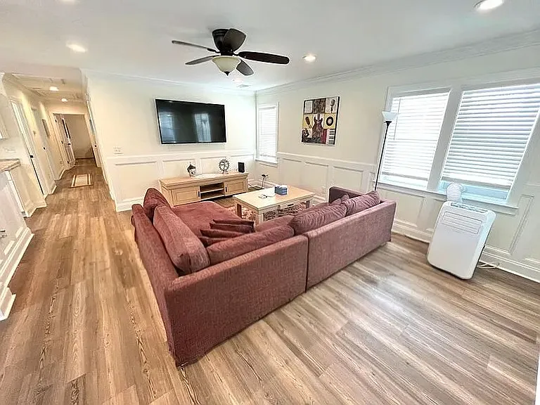 Living area - 855 Tripe St