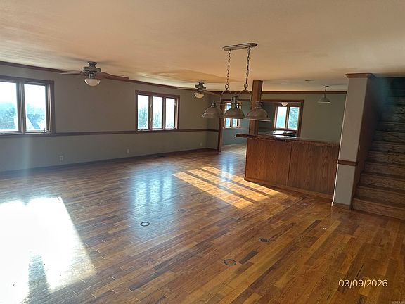 5th image of 34 Valley View Dr E