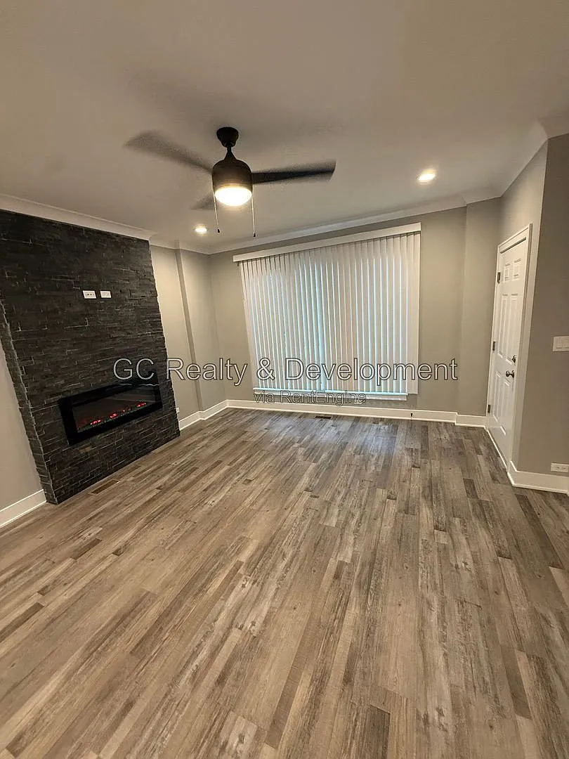 3 bed, 2.5 bath, 2000 sqft, $2,995 — Photo 2
