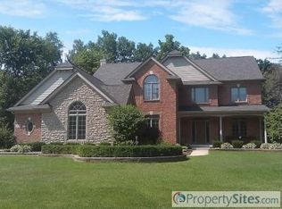 13874 Forest Ridge Cir, South Lyon, MI 48178