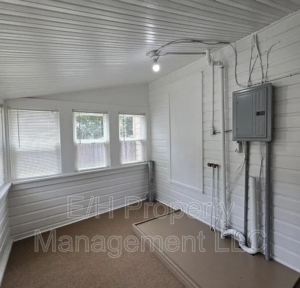 322 N Park Ave — Photo 24