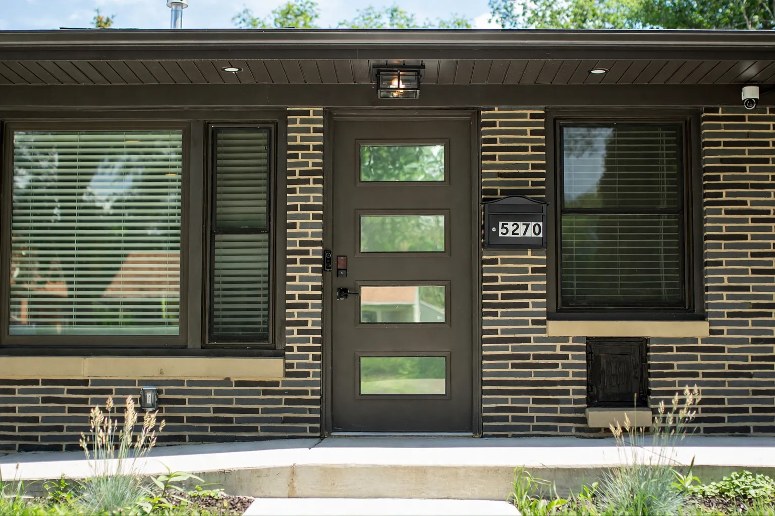 2 bed, 1.0 bath, $1,850 — Photo 2