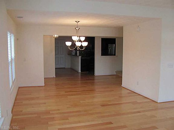 4th image of 208 Stowe Dr