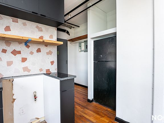 5th image of 27 Arion Pl APT 301