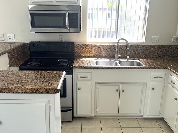 3rd image of 931 W 19th St APT 39