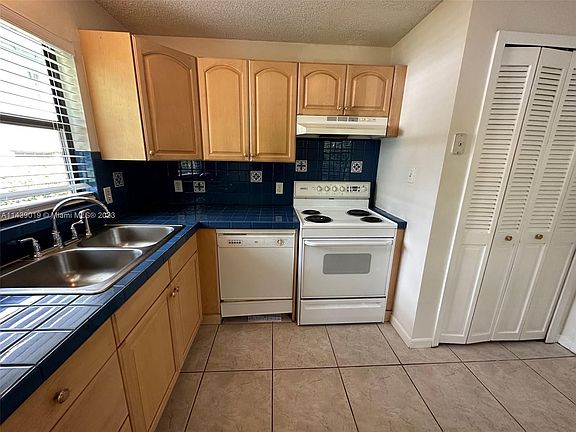 2nd image of 1714 NE 5th Ct #1714