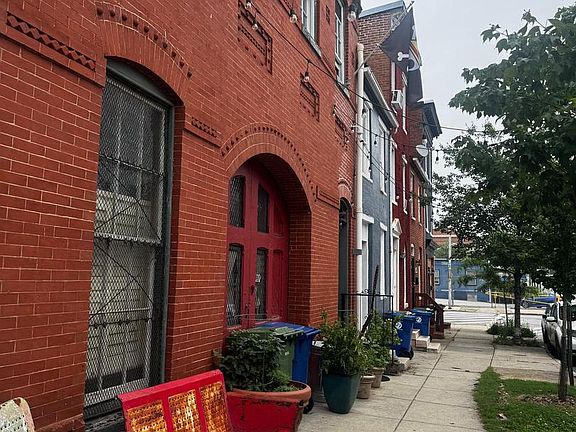 2nd image of 1006 Hollins St