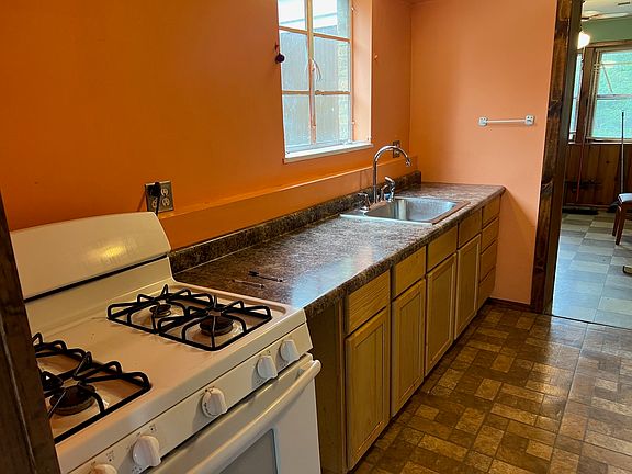 4th image of 2075 Halsey Dr