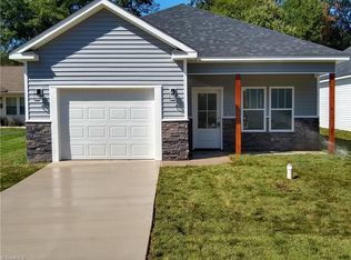 707 Meadowgreen Village Dr, Eden, NC 27288