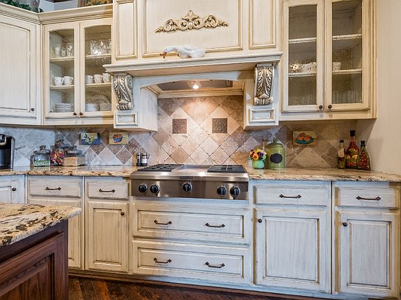 4th image of 184 Stoneleigh Dr
