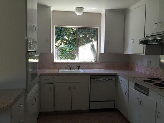 3rd image of 672 Melville Ave