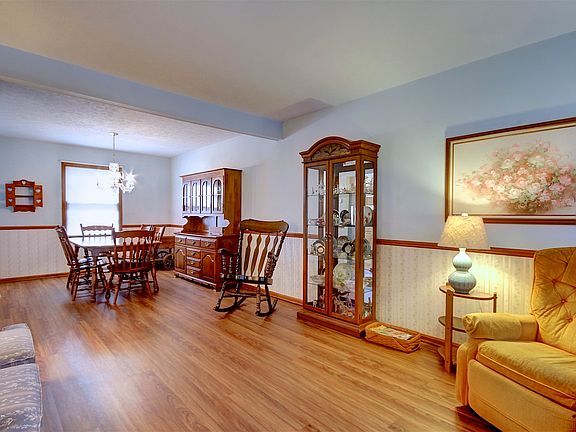 5th image of 31123 Jonathan Ln
