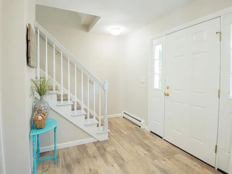 663 Aquidneck Ave — Photo 6
