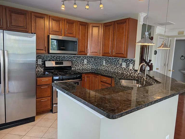 46984 Courtyard Sq #300 — Photo 8