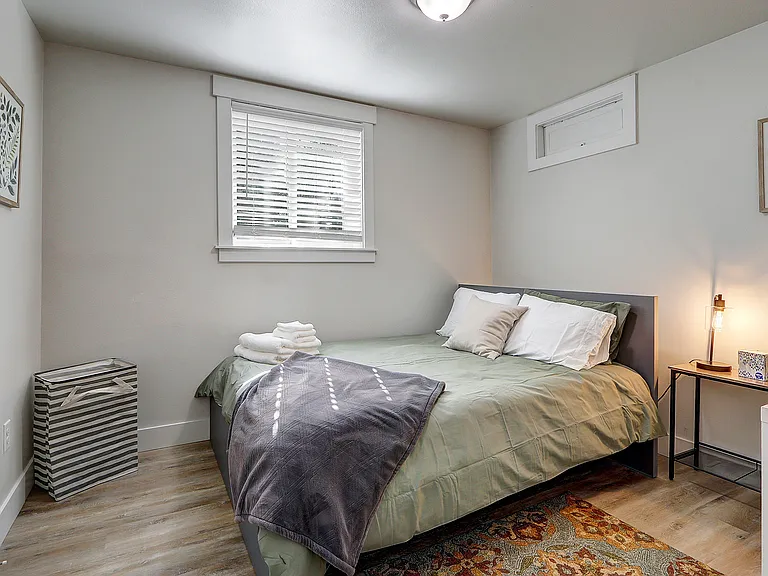 1522 Taylor Ave N #B — Photo 15