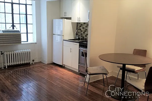 Rented by City Connections Realty | media 2