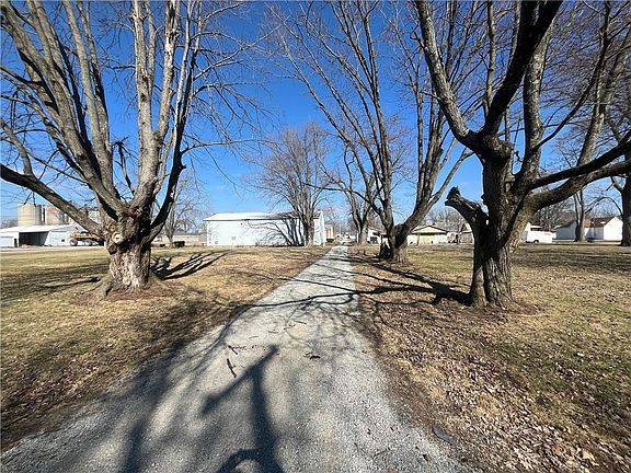 5th image of 705 SW 2nd St