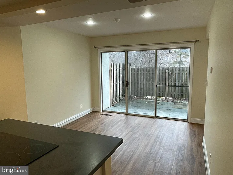 121 E Chelsea Cir — Photo 12