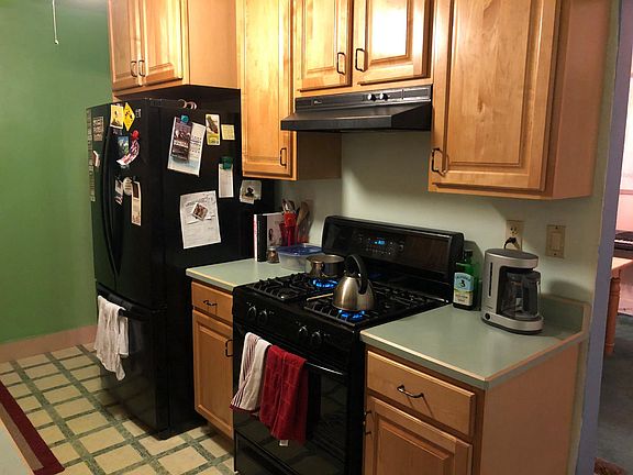 3rd image of 856 Lilac St