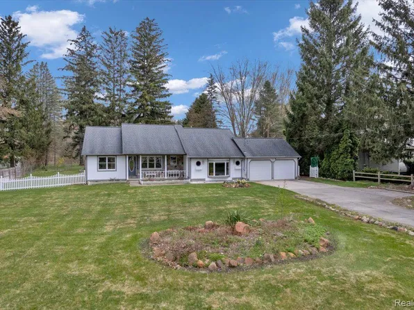 9255 S State Rd, Goodrich, MI 48438