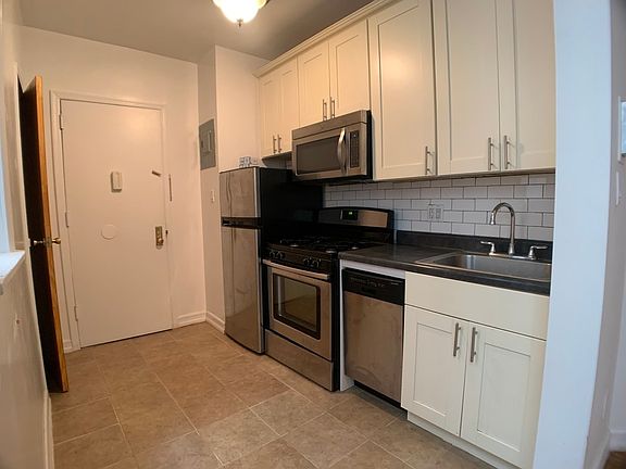 3rd image of 100 W 118th St APT 2H