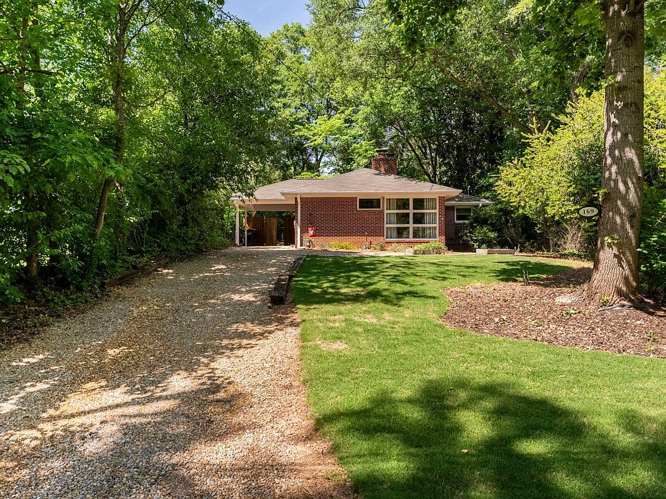 169 Riverdale Dr.
Front yard with private diveway