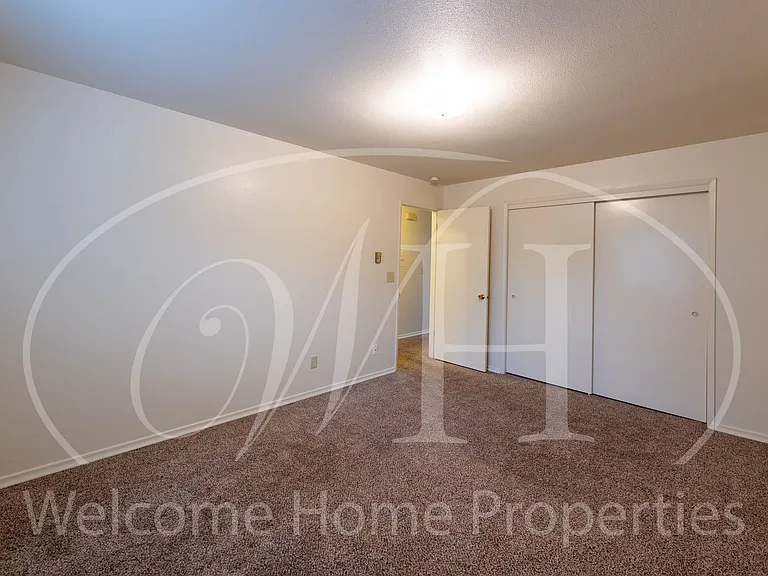 420 Catherine St — Photo 12
