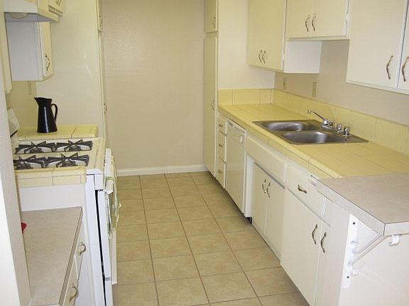 4th image of 350 S Oakland Ave Unit 310