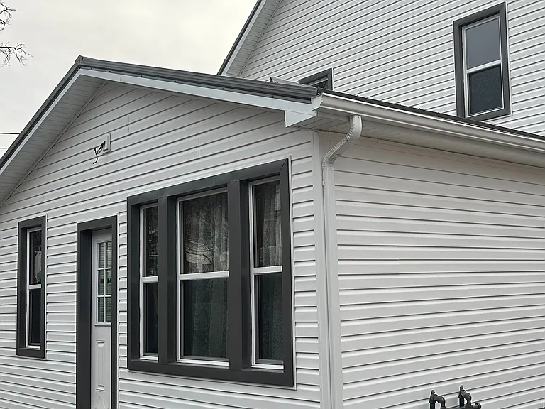 573 Bedford St #1 — Photo 2