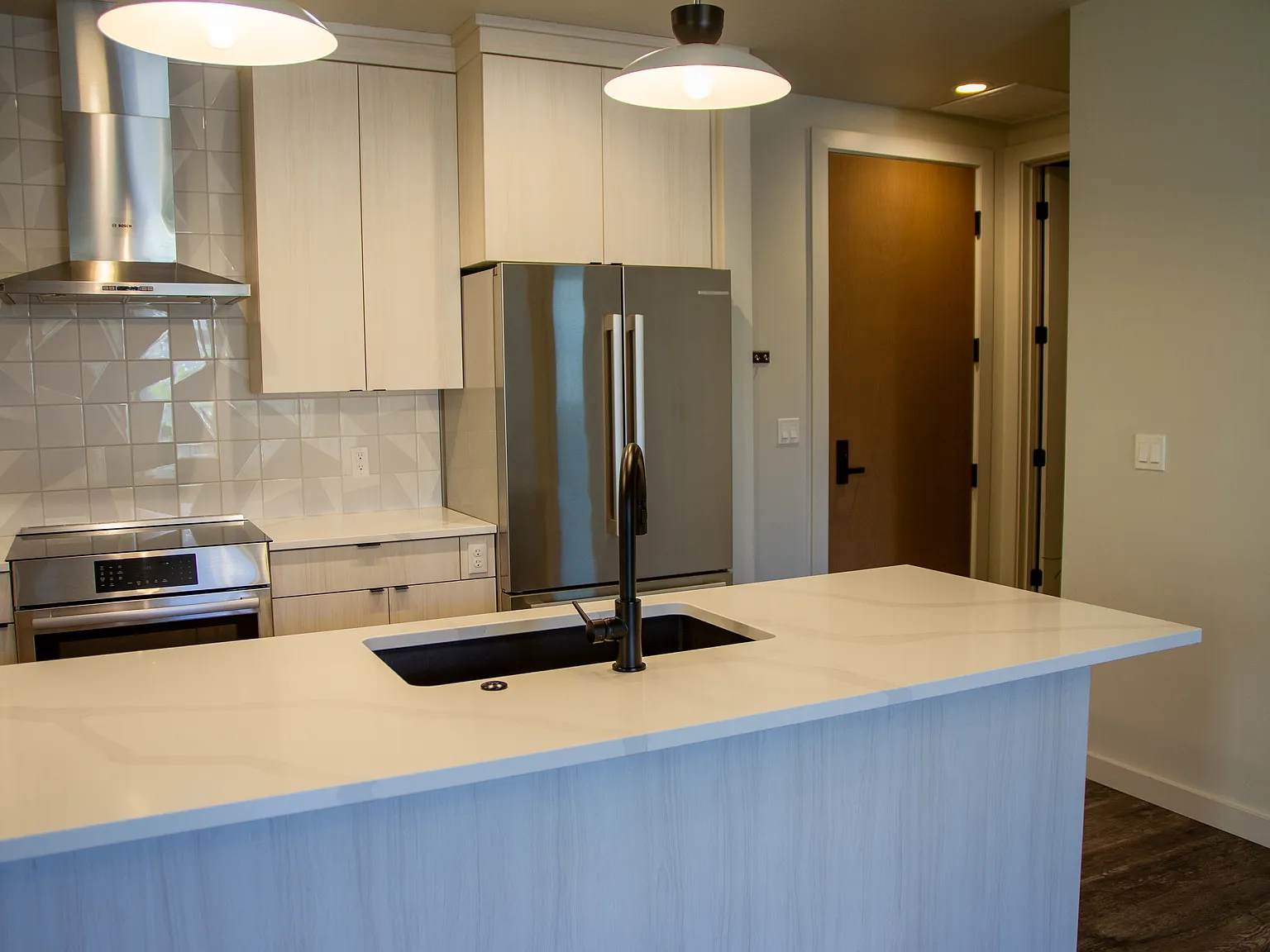 2 bed, 1006 sqft, $2,450 — Photo 1
