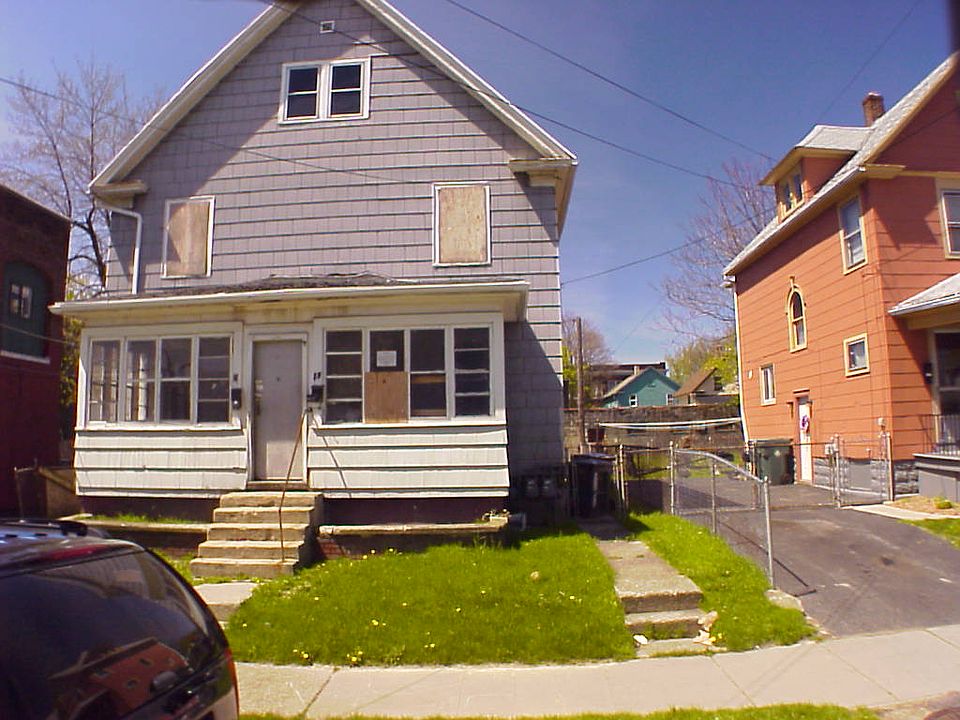 2nd image of 15 Myrtle St