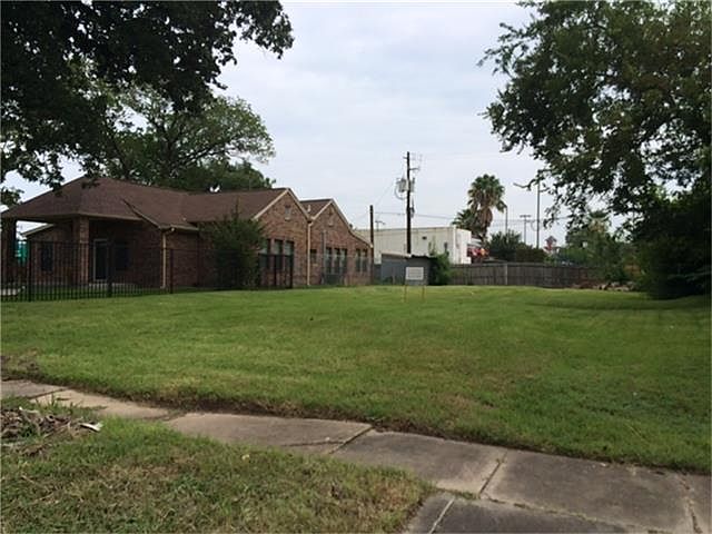 1st image of 2317 Oakdale St