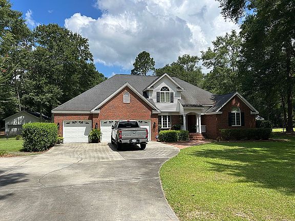 2nd image of 320 Hunt Club Rd