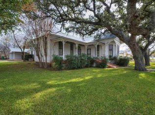 1004 Bayley St, Llano, TX 78643