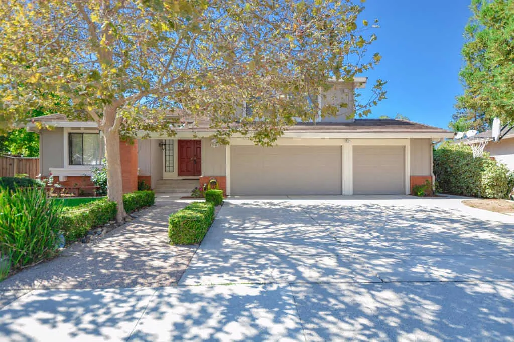 3544 Rollingside Dr photo 1