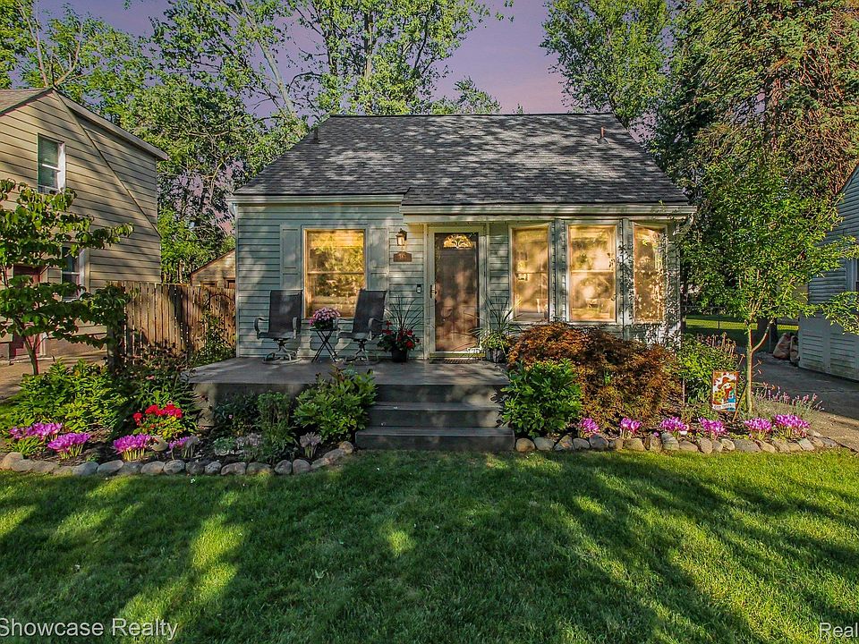1st image of 363 S Roslyn Rd