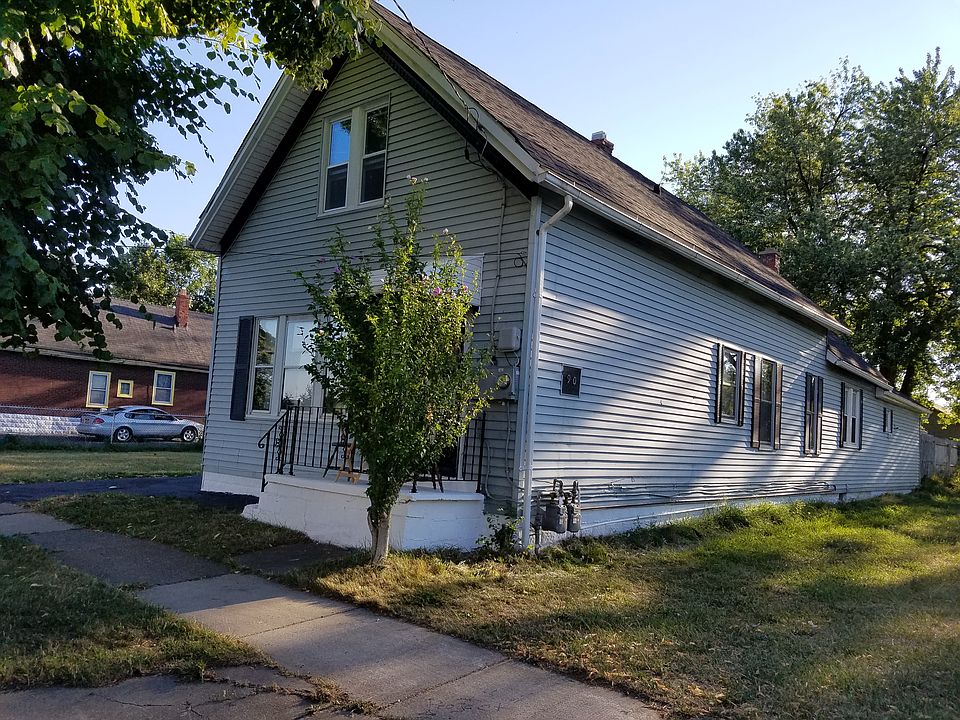 2nd image of 90 Herman St