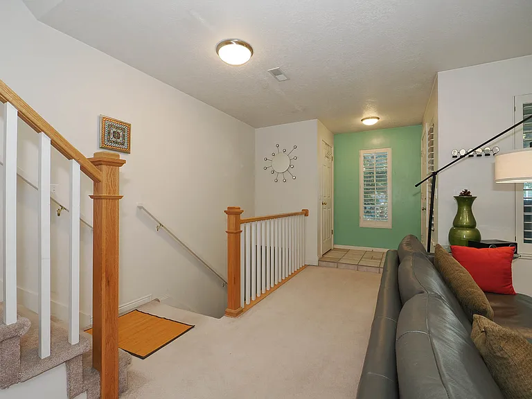 274 E Millpoint Pl — Photo 18