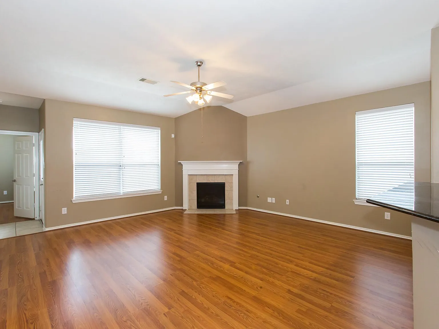 3 bed, 2.0 bath, 1532 sqft, $1,970 — Photo 4