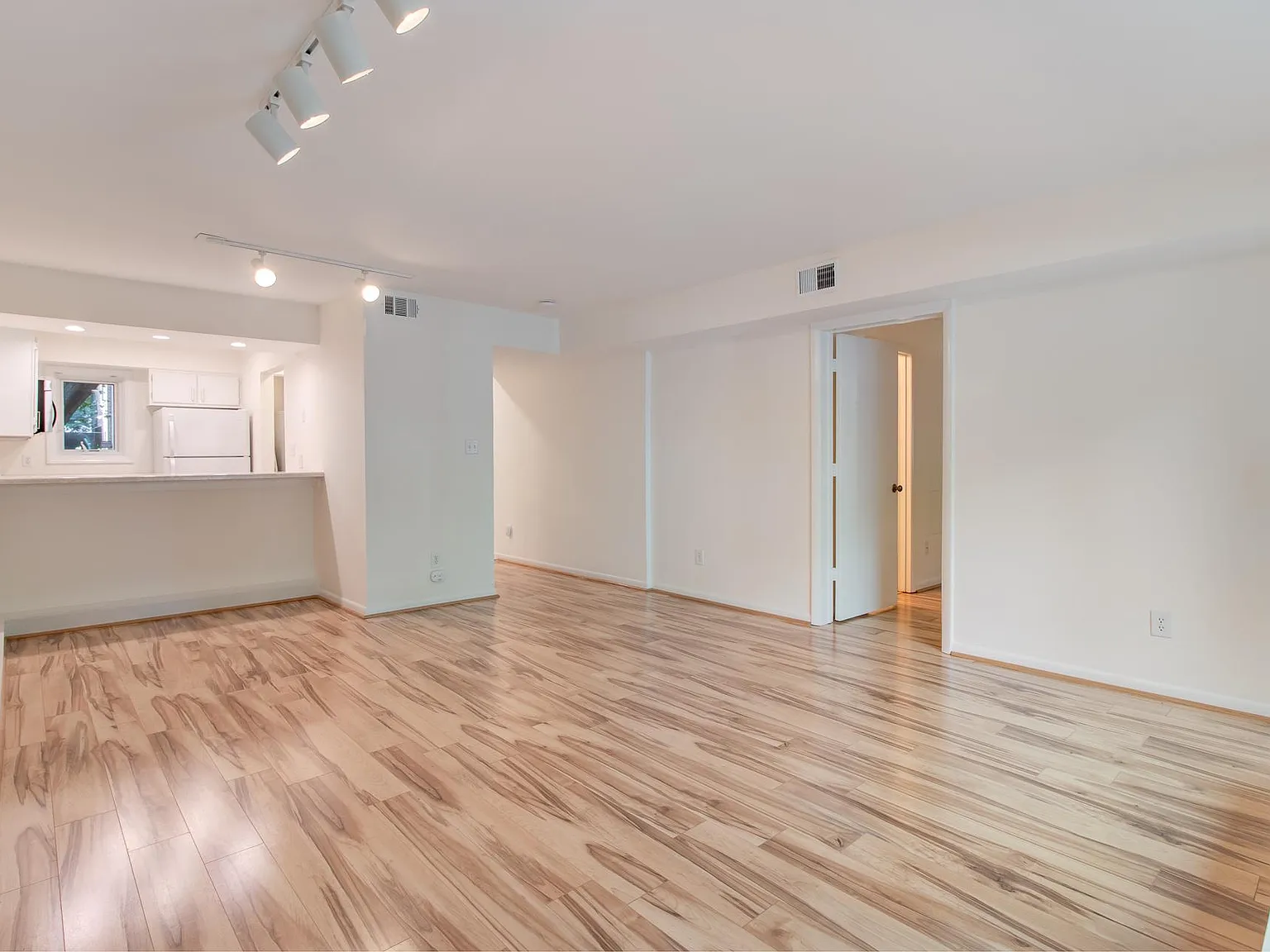 1 bed, $2,000 — Photo 3