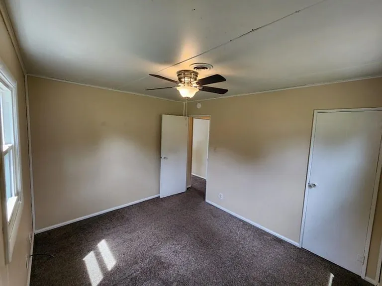 1088 Eastview Dr — Photo 4