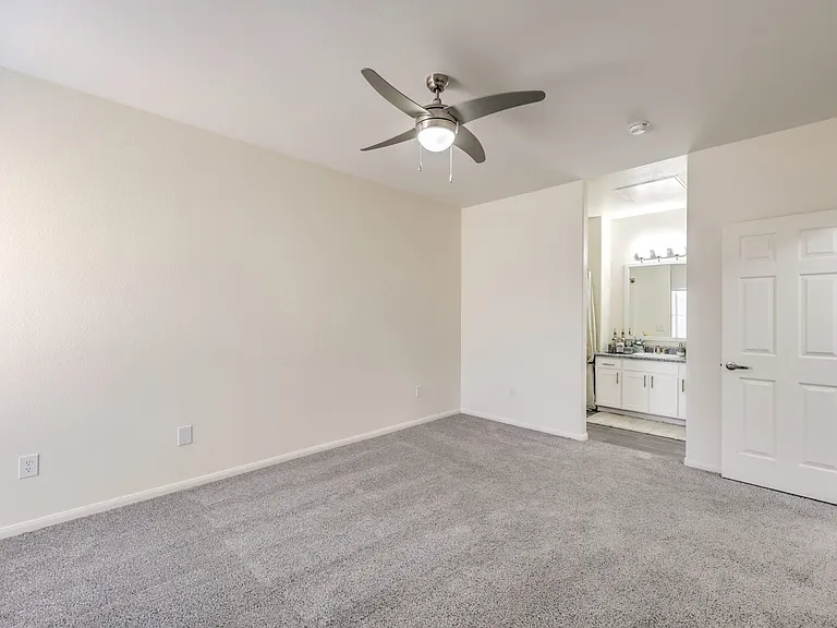 La Villa Estates Apartments — Photo 8