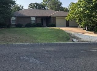 81 Fairway Dr, Hilltop Lakes, TX 77871