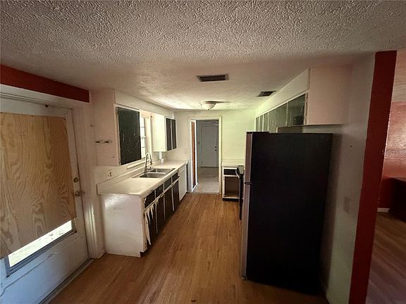 3rd image of 38404 14TH AVENUE