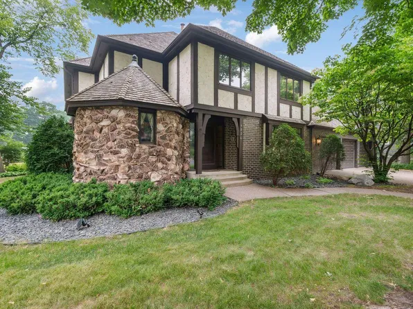 6026 Timberglade Cir, Bloomington, MN 55438